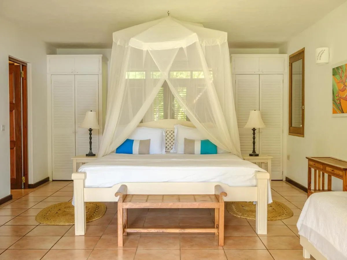 *** Otel Gingerbread Suites Port Elizabeth Saint Vincent ve Grenadinler
