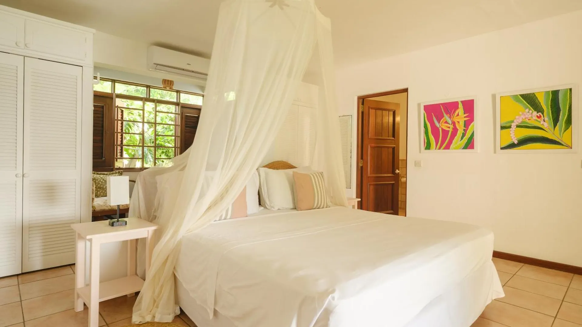 *** Otel Gingerbread Suites Port Elizabeth Saint Vincent ve Grenadinler